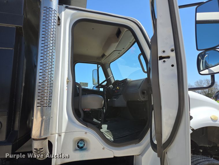 image for item DP6320 2006 Freightliner Business Class M2 dump truck