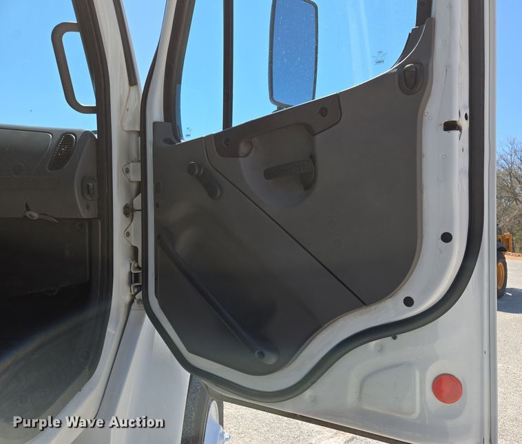 image for item DP6320 2006 Freightliner Business Class M2 dump truck