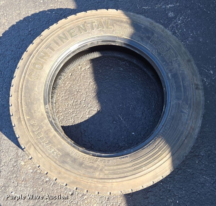 image for item DP6323  (7) 225/70R19.5 tires