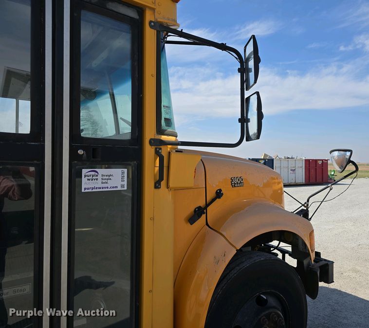 image for item DT6787 2001 Blue Bird 3800 school bus