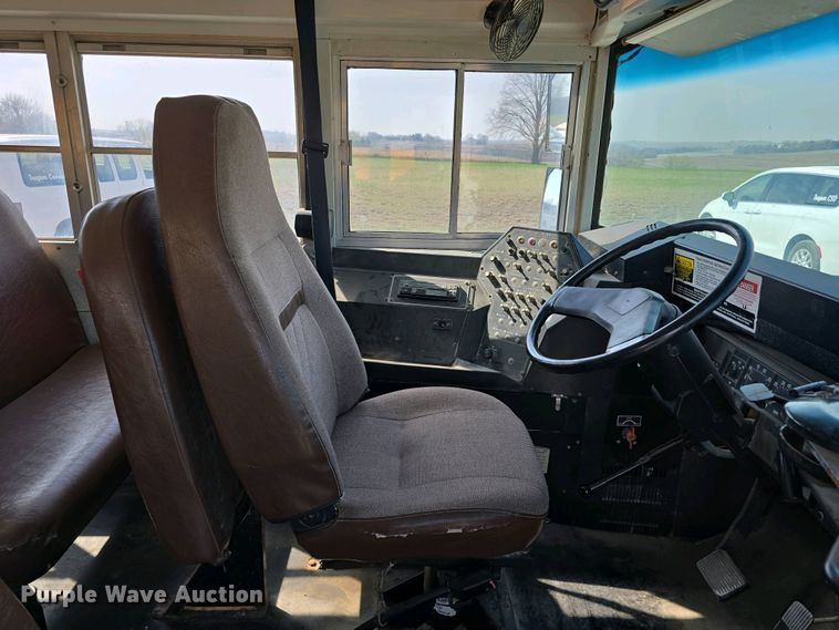 image for item DT6787 2001 Blue Bird 3800 school bus