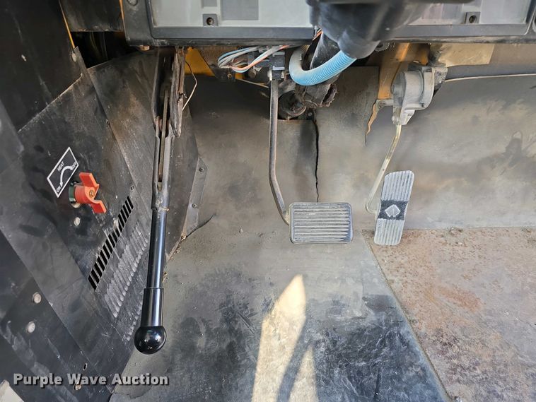 image for item DT6787 2001 Blue Bird 3800 school bus