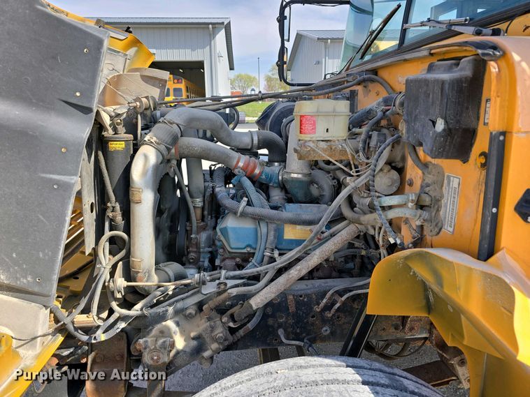 image for item DT6787 2001 Blue Bird 3800 school bus