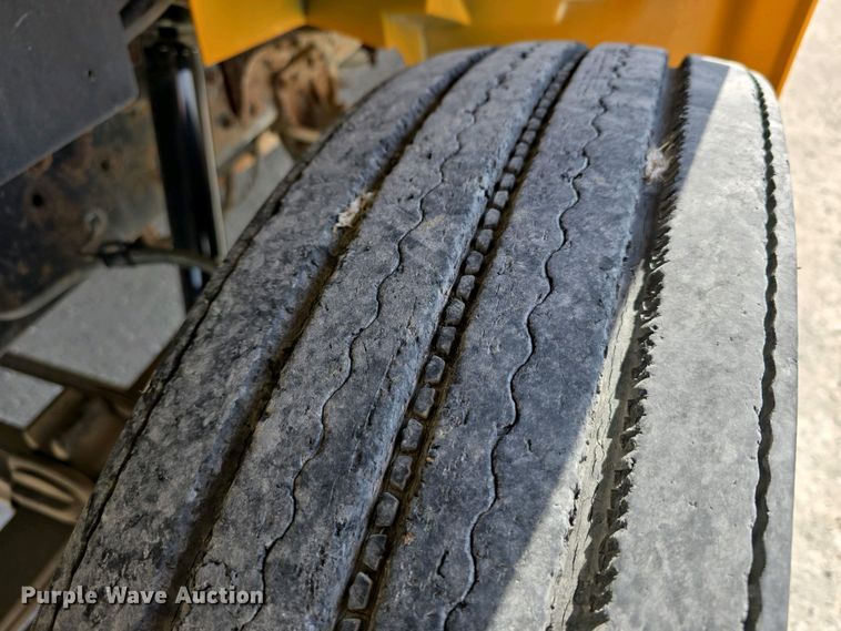 image for item DT6787 2001 Blue Bird 3800 school bus