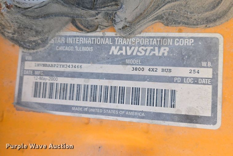 image for item DT6787 2001 Blue Bird 3800 school bus