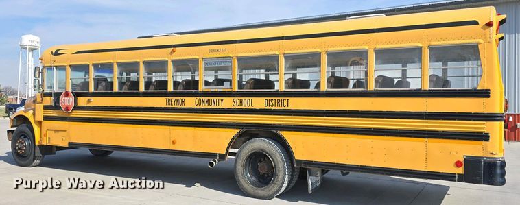 image for item DT6791 1999 International 3800 school bus