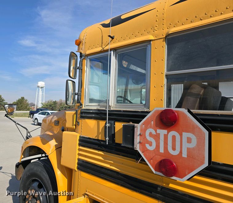 image for item DT6791 1999 International 3800 school bus