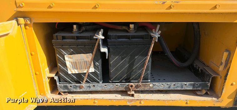 image for item DT6791 1999 International 3800 school bus