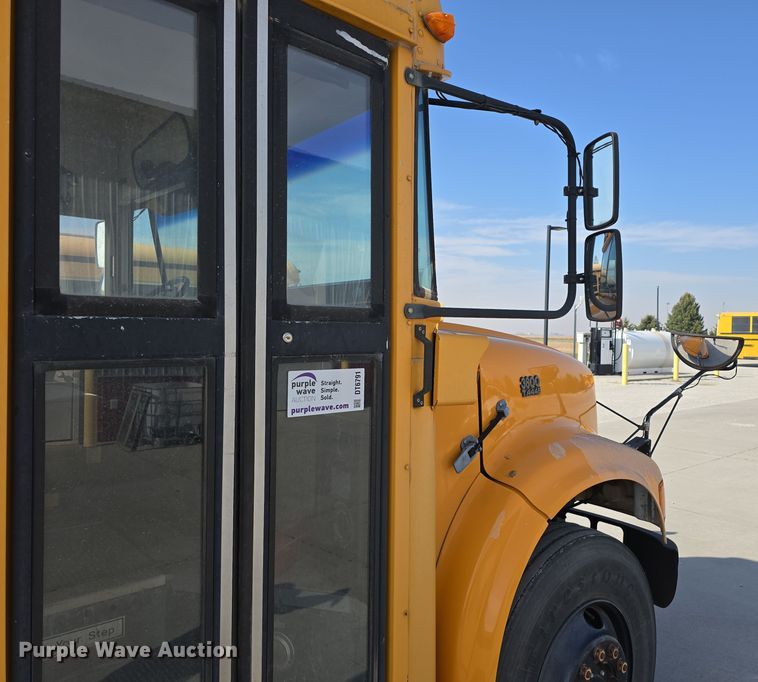image for item DT6791 1999 International 3800 school bus