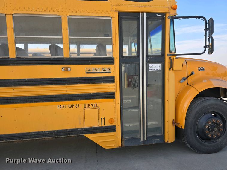 image for item DT6791 1999 International 3800 school bus