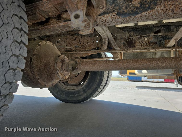 image for item DT6791 1999 International 3800 school bus