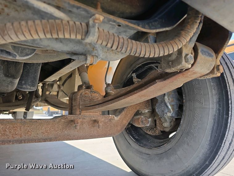 image for item DT6791 1999 International 3800 school bus