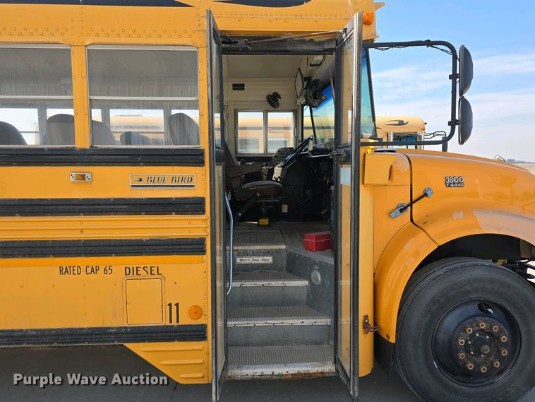 image for item DT6791 1999 International 3800 school bus
