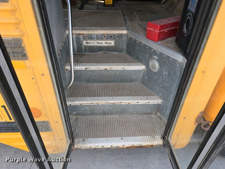 image for item DT6791 1999 International 3800 school bus