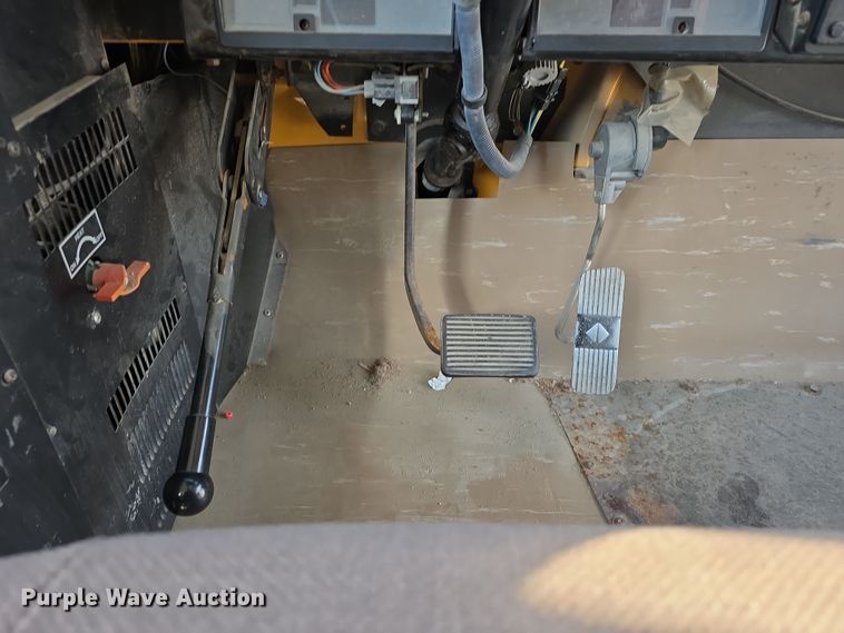 image for item DT6791 1999 International 3800 school bus