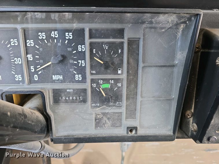 image for item DT6791 1999 International 3800 school bus