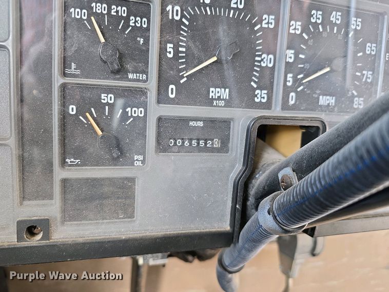 image for item DT6791 1999 International 3800 school bus