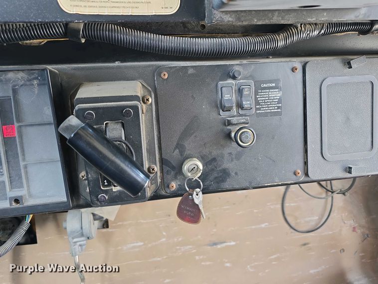 image for item DT6791 1999 International 3800 school bus