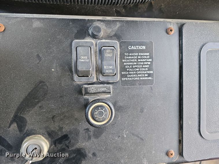 image for item DT6791 1999 International 3800 school bus