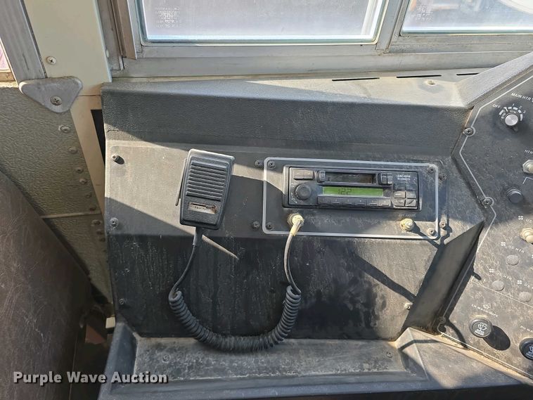 image for item DT6791 1999 International 3800 school bus