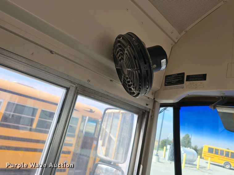 image for item DT6791 1999 International 3800 school bus