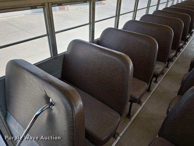 image for item DT6791 1999 International 3800 school bus