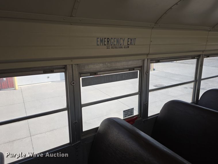 image for item DT6791 1999 International 3800 school bus