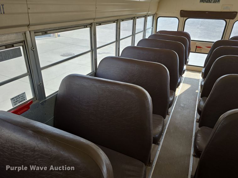 image for item DT6791 1999 International 3800 school bus