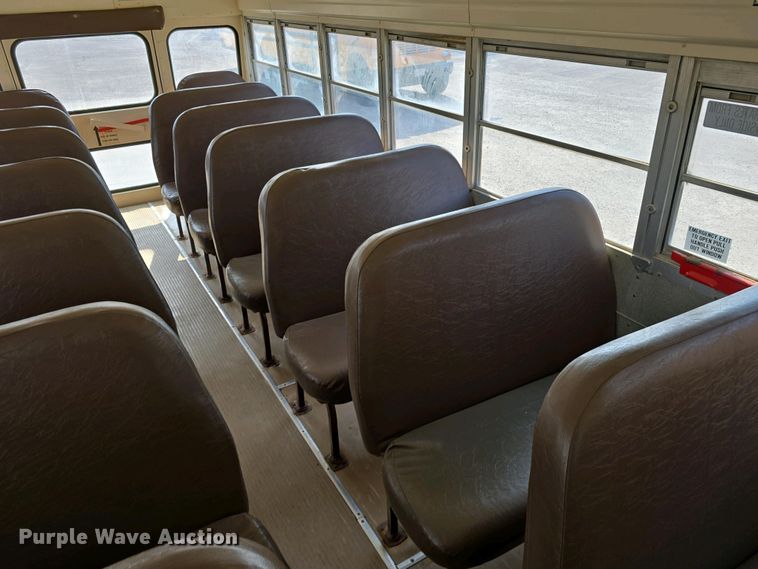 image for item DT6791 1999 International 3800 school bus