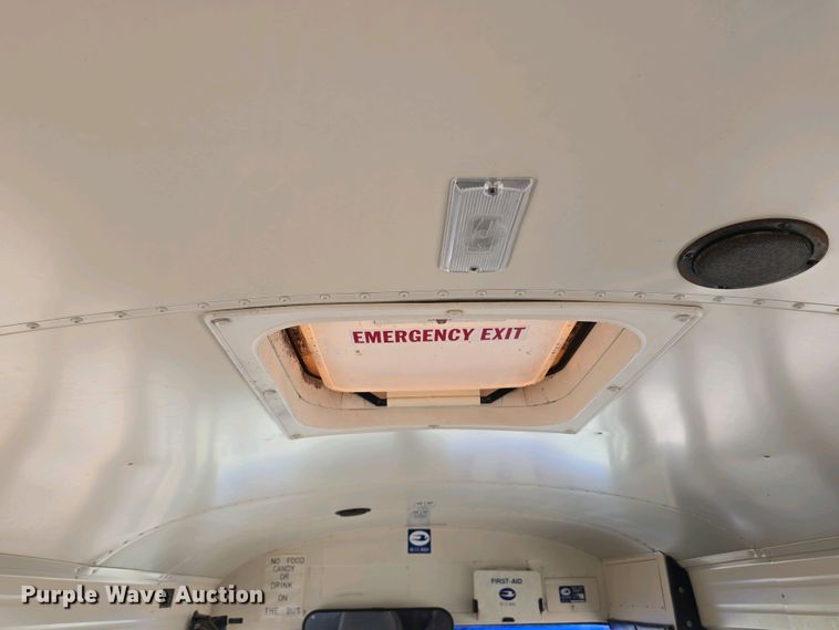 image for item DT6791 1999 International 3800 school bus