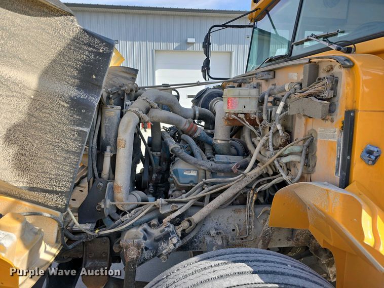 image for item DT6791 1999 International 3800 school bus