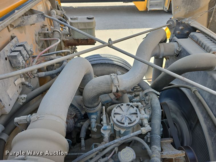 image for item DT6791 1999 International 3800 school bus