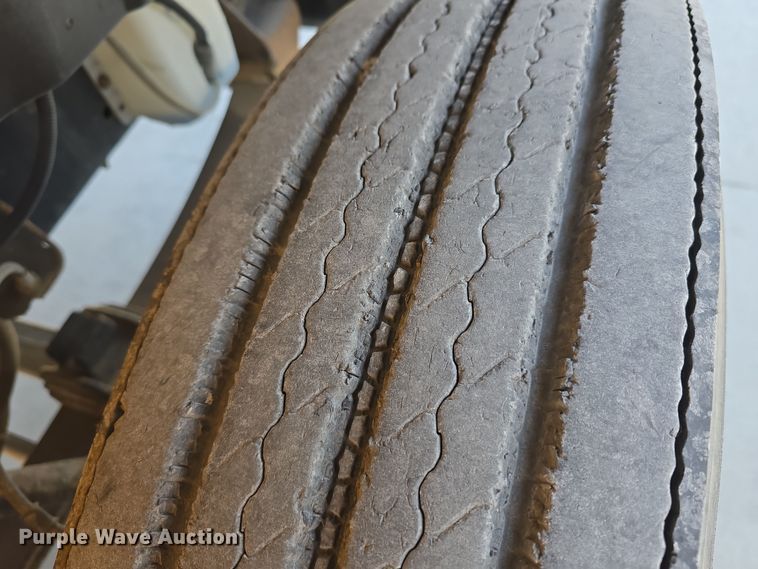 image for item DT6791 1999 International 3800 school bus