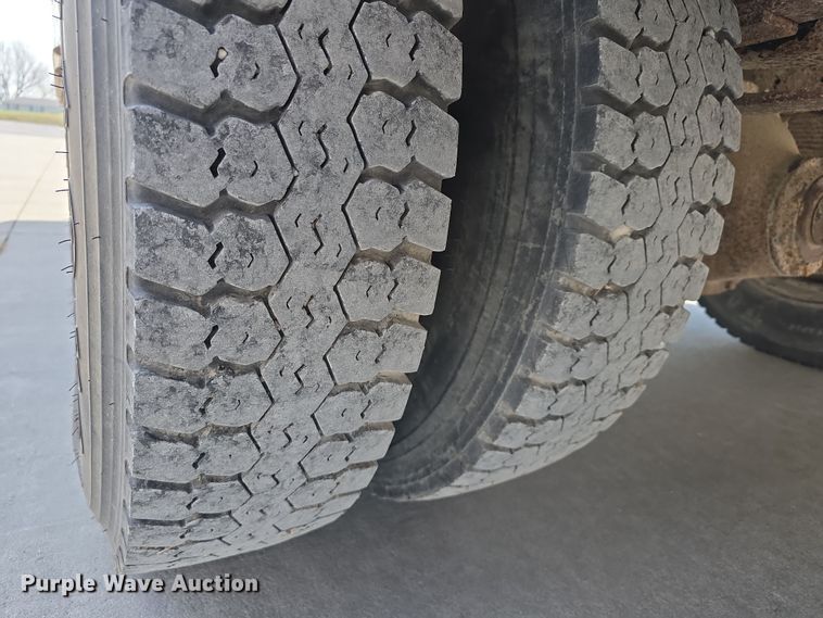 image for item DT6791 1999 International 3800 school bus