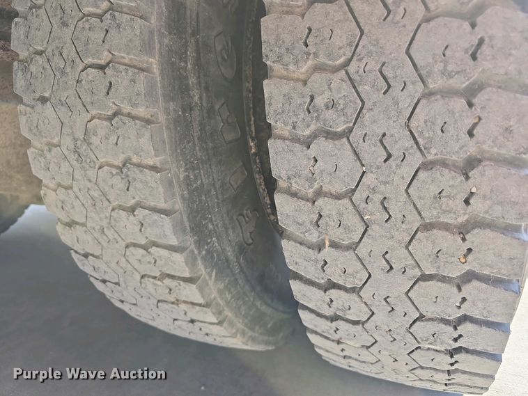 image for item DT6791 1999 International 3800 school bus