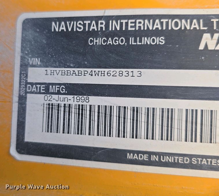 image for item DT6791 1999 International 3800 school bus