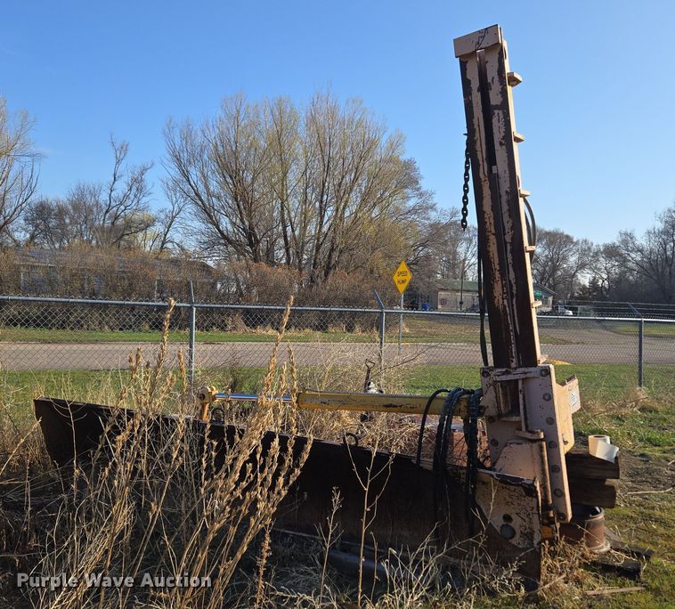 image for item DT7119 Henke motor grader wing blade