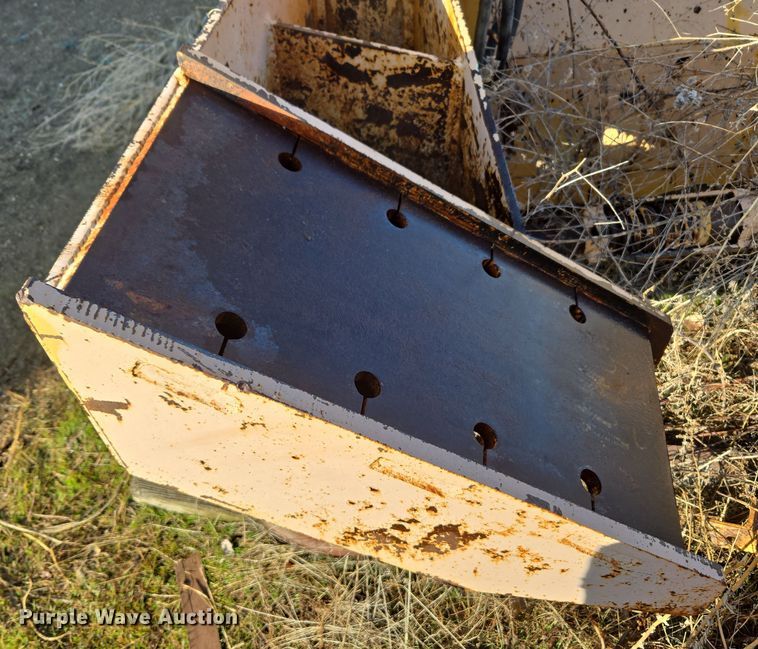 image for item DT7119 Henke motor grader wing blade