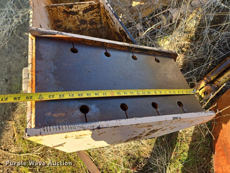 image for item DT7119 Henke motor grader wing blade