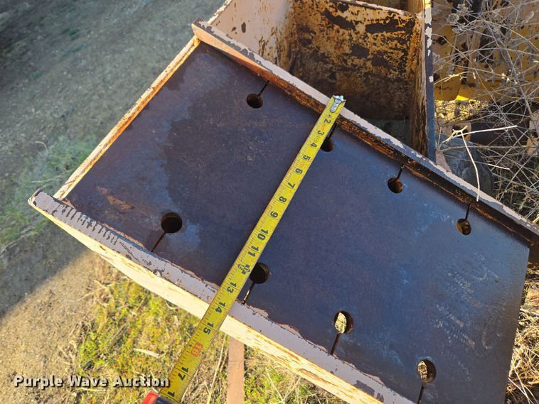 image for item DT7119 Henke motor grader wing blade