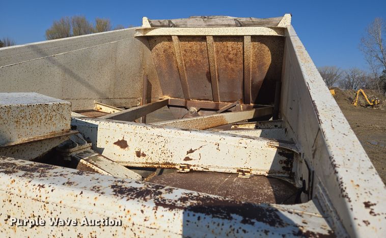 image for item DT7120 1993 Ranch bottom dump trailer