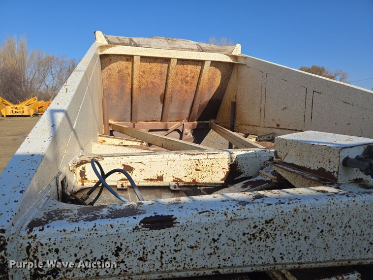image for item DT7120 1993 Ranch bottom dump trailer