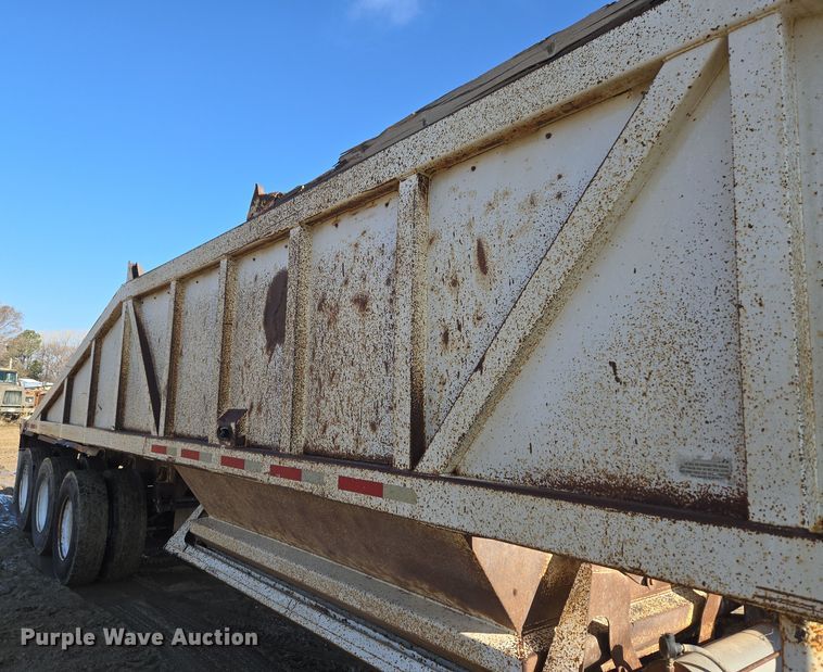 image for item DT7120 1993 Ranch bottom dump trailer