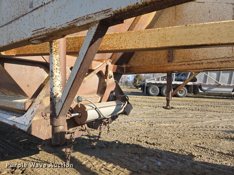 image for item DT7120 1993 Ranch bottom dump trailer