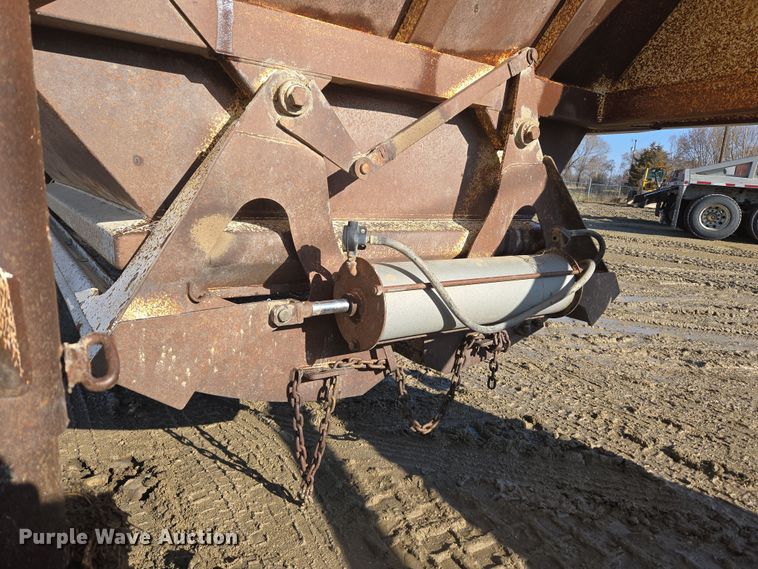 image for item DT7120 1993 Ranch bottom dump trailer