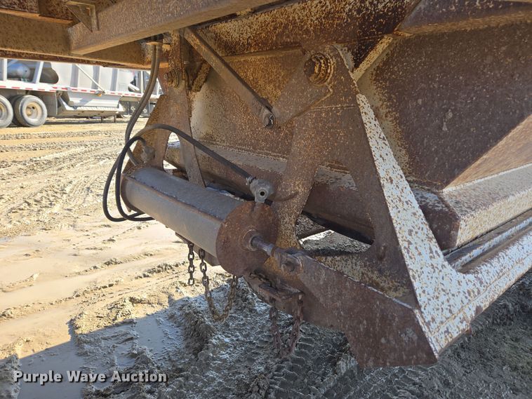 image for item DT7120 1993 Ranch bottom dump trailer