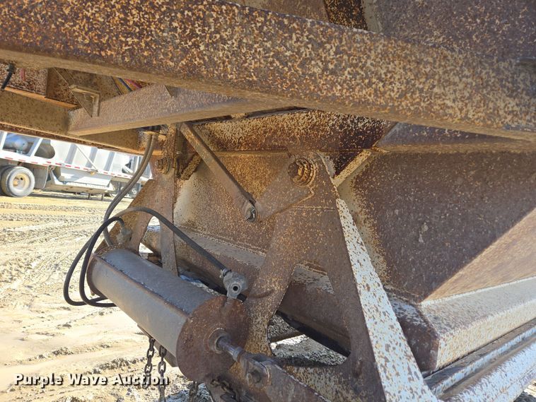 image for item DT7120 1993 Ranch bottom dump trailer