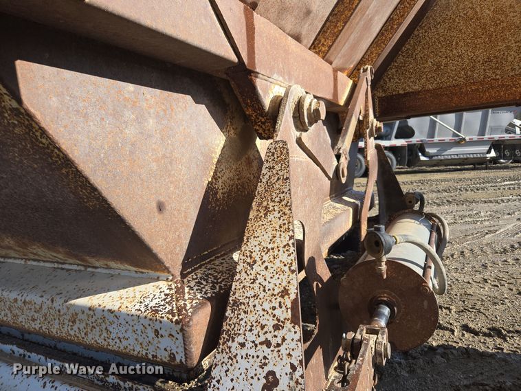 image for item DT7120 1993 Ranch bottom dump trailer