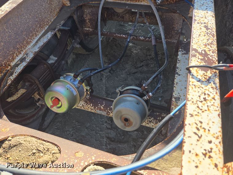 image for item DT7120 1993 Ranch bottom dump trailer