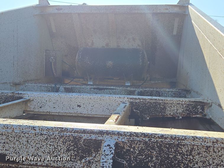 image for item DT7120 1993 Ranch bottom dump trailer